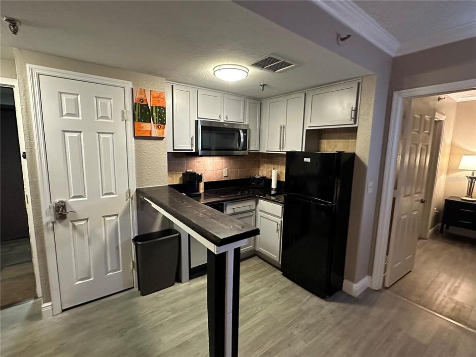 For Sale: $249,000 (2 beds, 2 baths, 583 Square Feet)