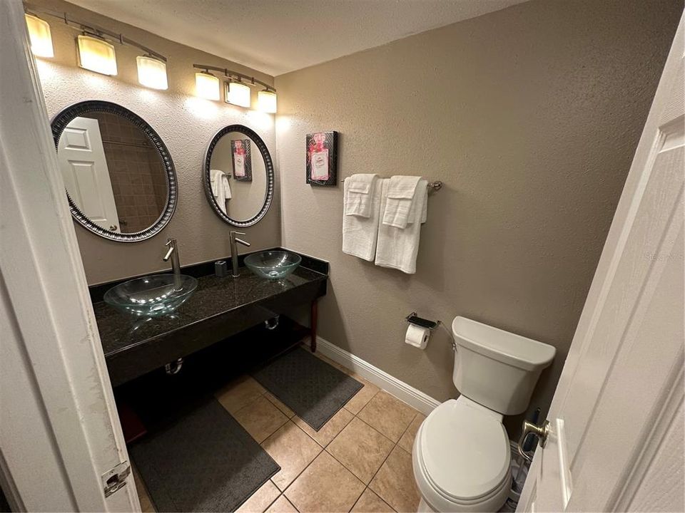 For Sale: $249,000 (2 beds, 2 baths, 583 Square Feet)