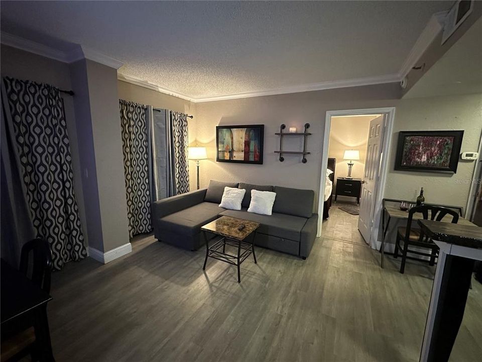 For Sale: $249,000 (2 beds, 2 baths, 583 Square Feet)