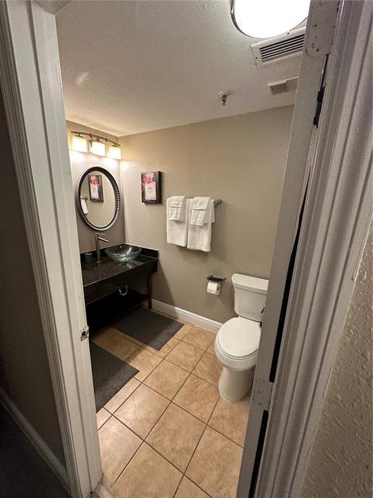 For Sale: $249,000 (2 beds, 2 baths, 583 Square Feet)