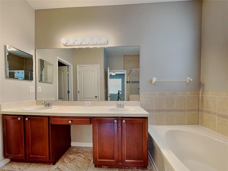 For Rent: $1,979 (3 beds, 2 baths, 2072 Square Feet)
