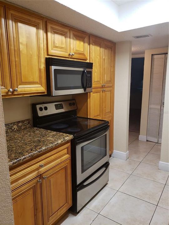 For Rent: $1,200 (1 beds, 1 baths, 756 Square Feet)