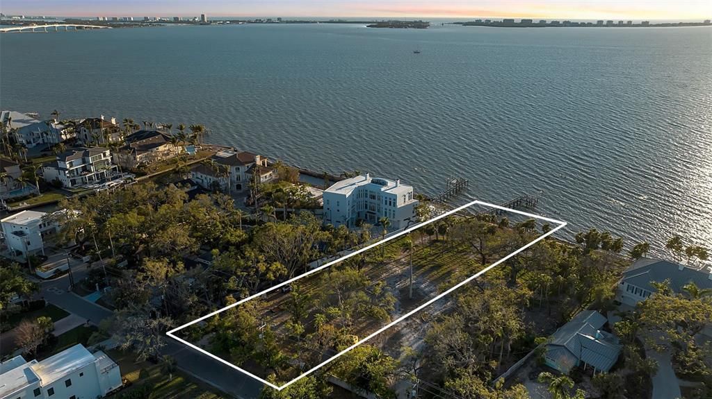 На продажу: $5,500,000 (0.87 acres)