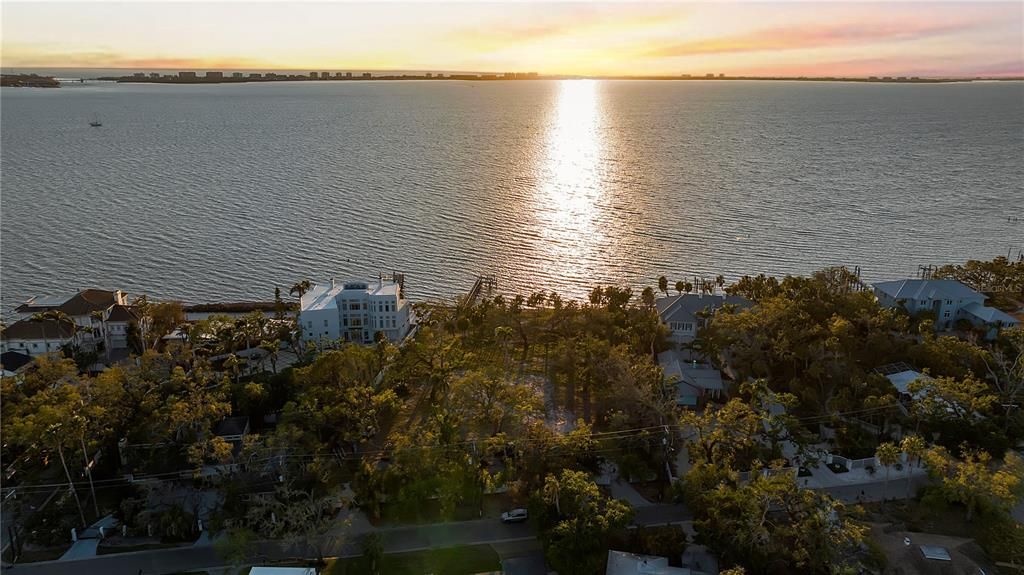 На продажу: $5,500,000 (0.87 acres)