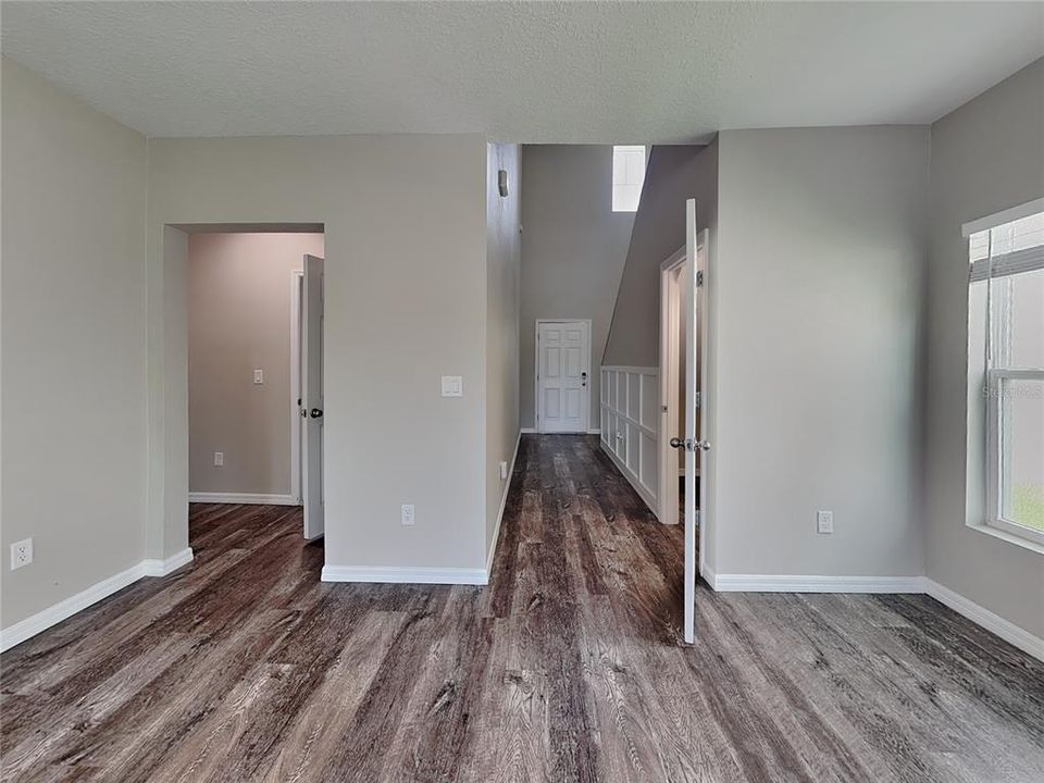 For Rent: $2,679 (5 beds, 3 baths, 2453 Square Feet)