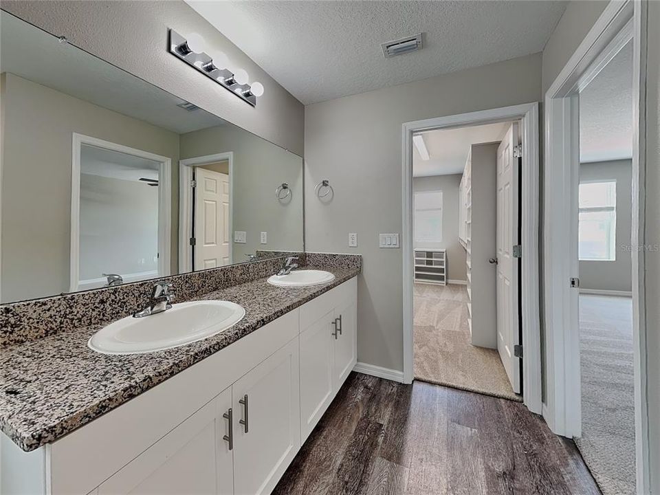 For Rent: $2,679 (5 beds, 3 baths, 2453 Square Feet)