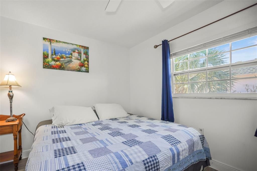 На продажу: $129,900 (2 спален, 1 ванн, 720 Квадратных фут)