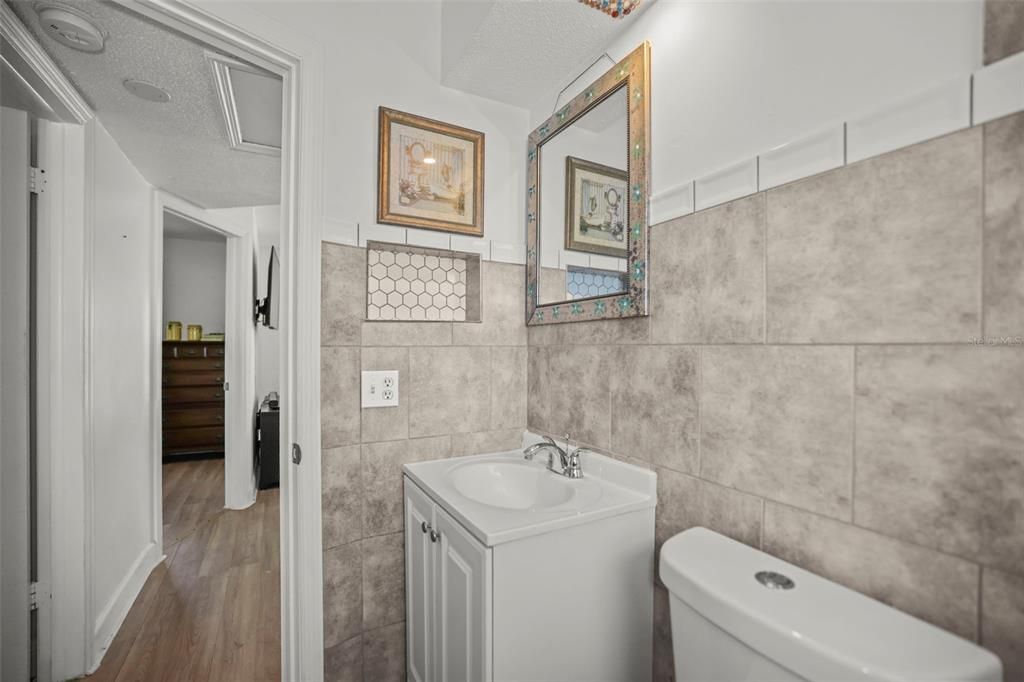 На продажу: $129,900 (2 спален, 1 ванн, 720 Квадратных фут)