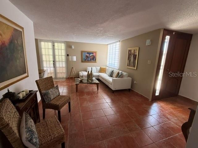 For Sale: $425,000 (3 beds, 2 baths, 1300 Square Feet)