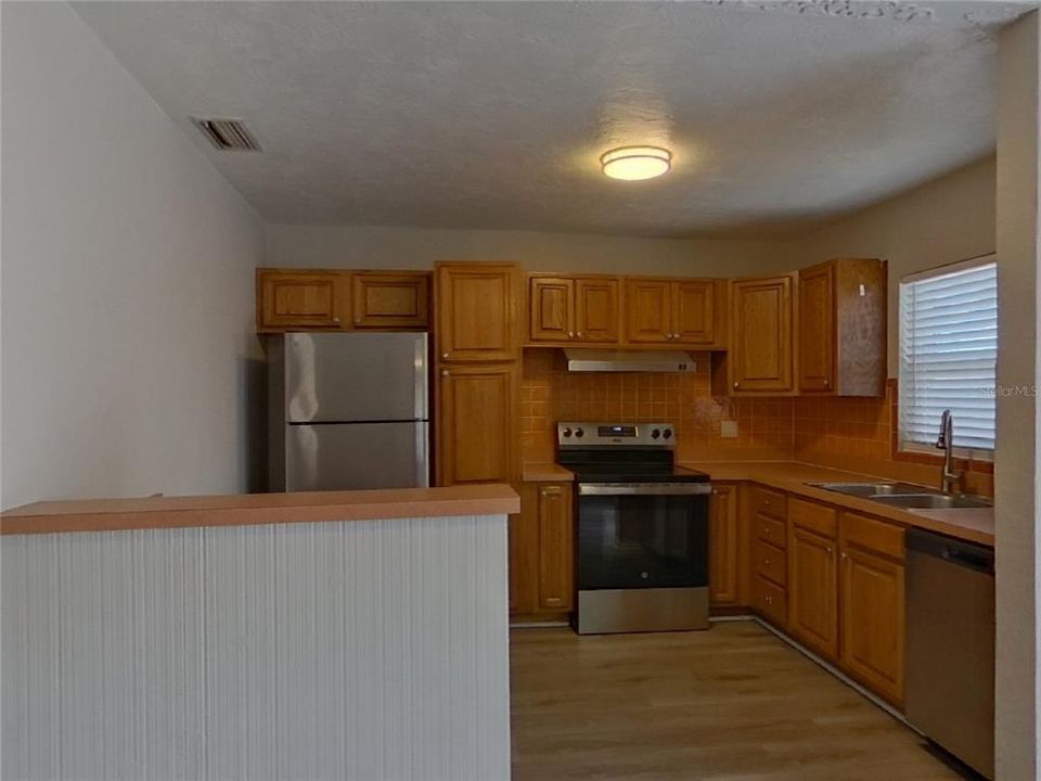 В аренду: $2,389 (3 спален, 2 ванн, 1300 Квадратных фут)