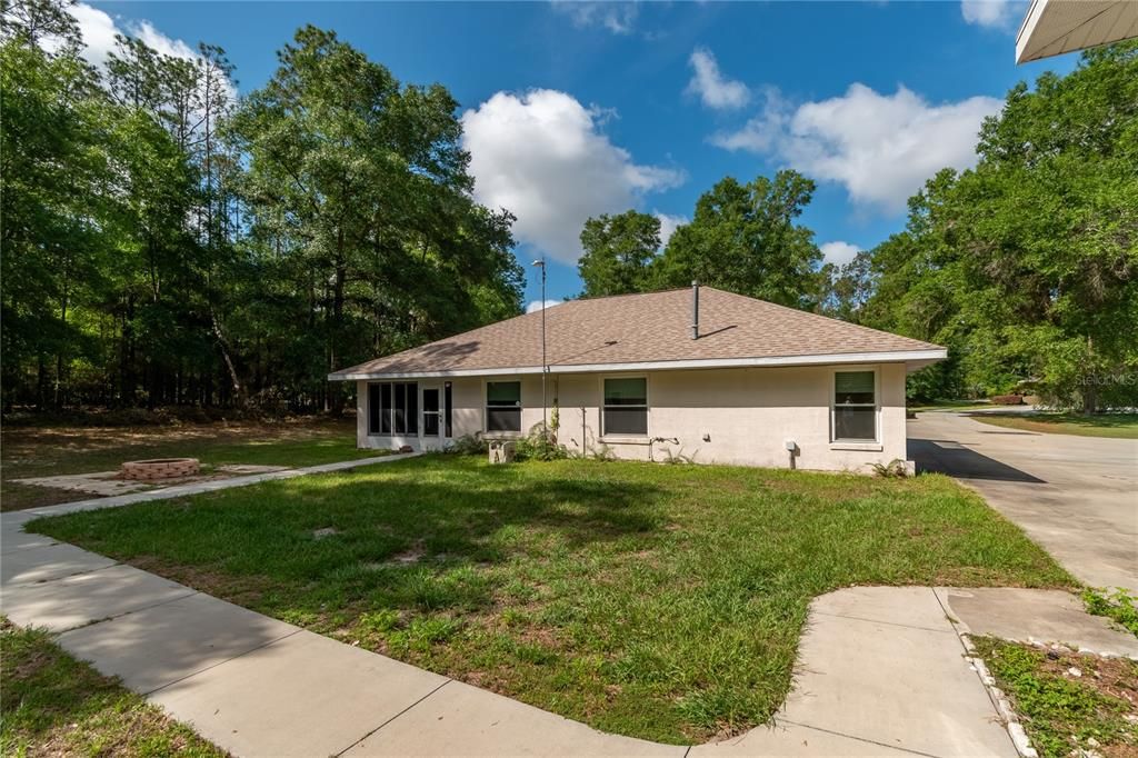 Active With Contract: $322,500 (3 beds, 2 baths, 1602 Square Feet)