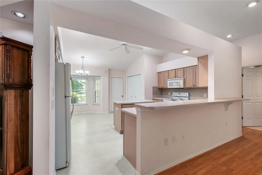 Active With Contract: $322,500 (3 beds, 2 baths, 1602 Square Feet)