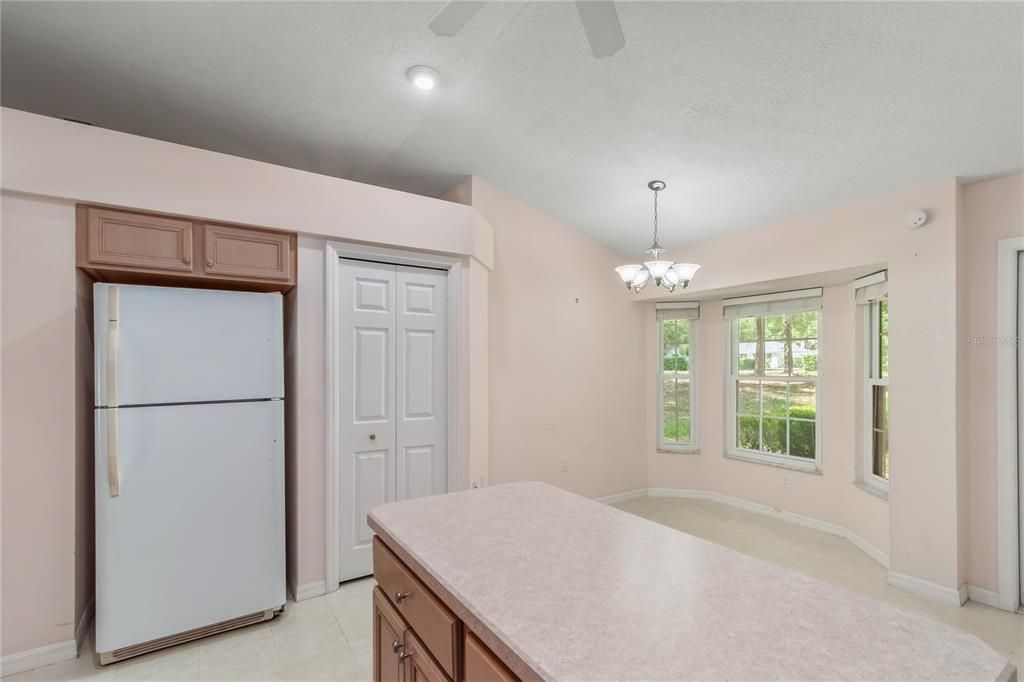 Active With Contract: $322,500 (3 beds, 2 baths, 1602 Square Feet)