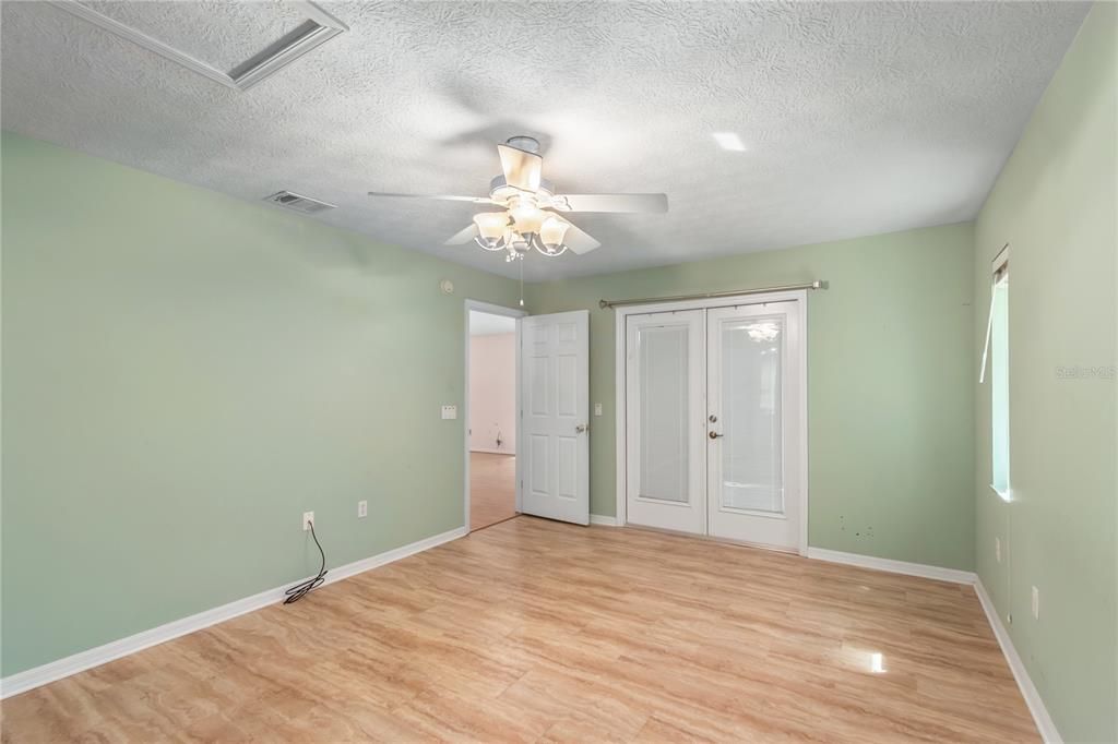 Active With Contract: $322,500 (3 beds, 2 baths, 1602 Square Feet)