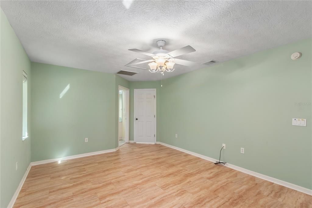 Active With Contract: $322,500 (3 beds, 2 baths, 1602 Square Feet)