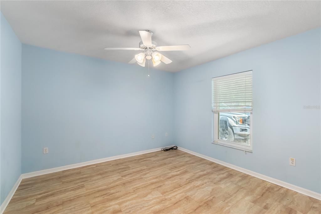 Active With Contract: $322,500 (3 beds, 2 baths, 1602 Square Feet)