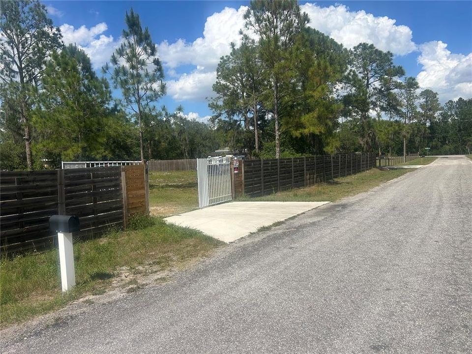 For Sale: $305,900 (2 beds, 2 baths, 1196 Square Feet)