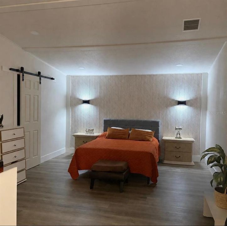 For Sale: $305,900 (2 beds, 2 baths, 1196 Square Feet)