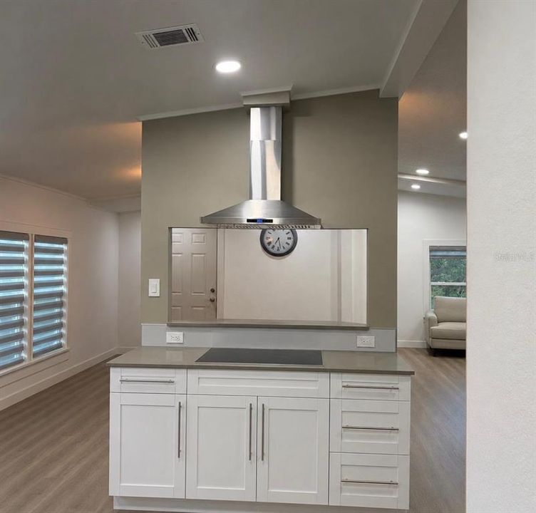 For Sale: $305,900 (2 beds, 2 baths, 1196 Square Feet)
