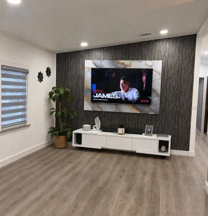 For Sale: $305,900 (2 beds, 2 baths, 1196 Square Feet)