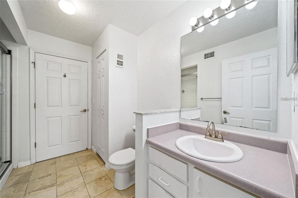 В аренду: $1,750 (2 спален, 2 ванн, 990 Квадратных фут)