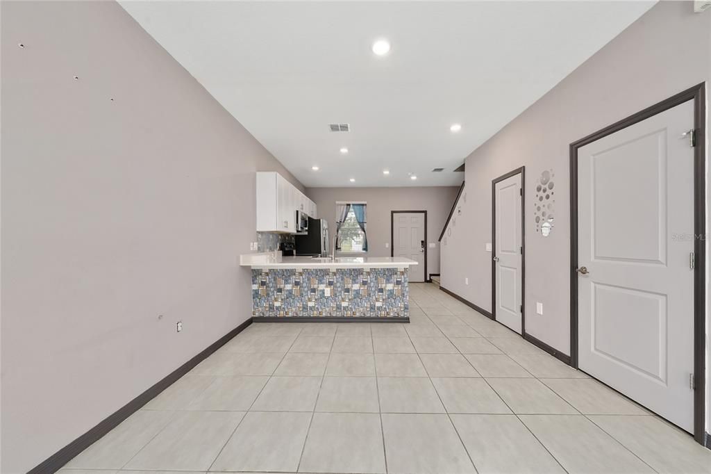 For Sale: $245,000 (2 beds, 2 baths, 1275 Square Feet)