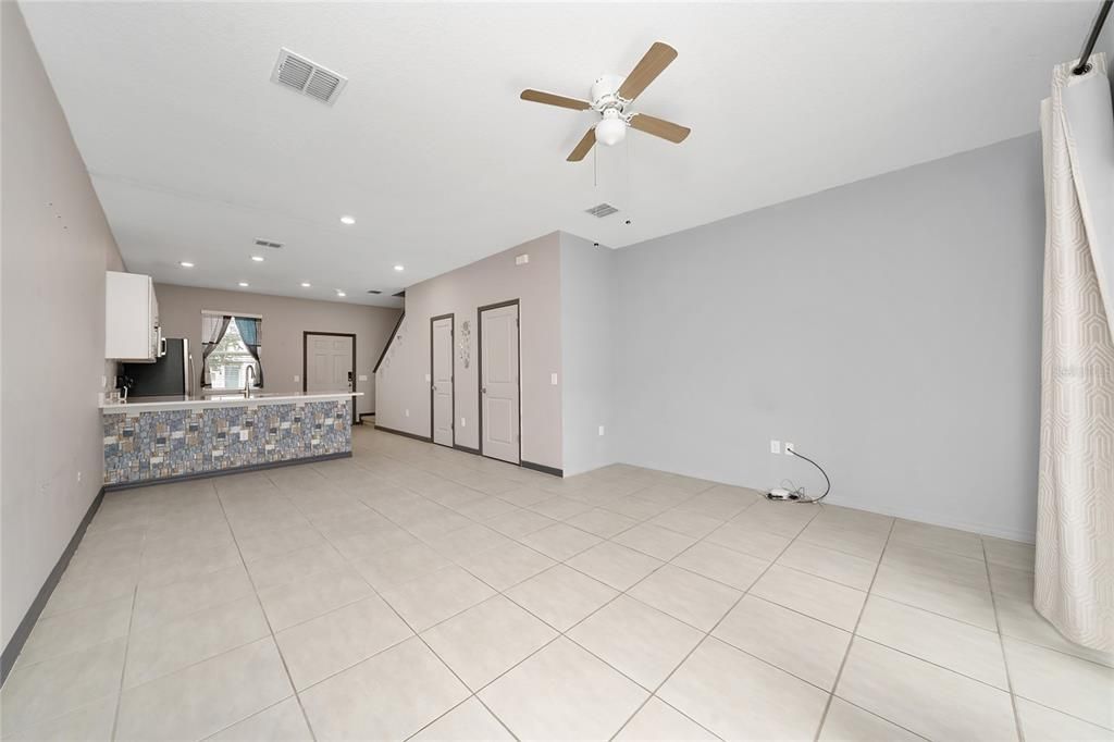 For Sale: $245,000 (2 beds, 2 baths, 1275 Square Feet)