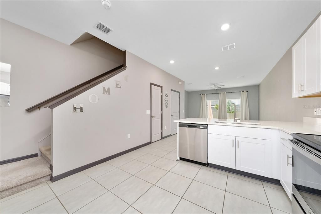 For Sale: $245,000 (2 beds, 2 baths, 1275 Square Feet)
