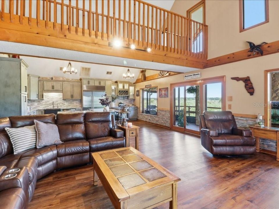 En Venta: $839,900 (3 camas, 2 baños, 2402 Pies cuadrados)