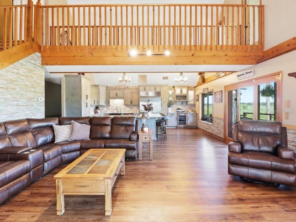 En Venta: $839,900 (3 camas, 2 baños, 2402 Pies cuadrados)