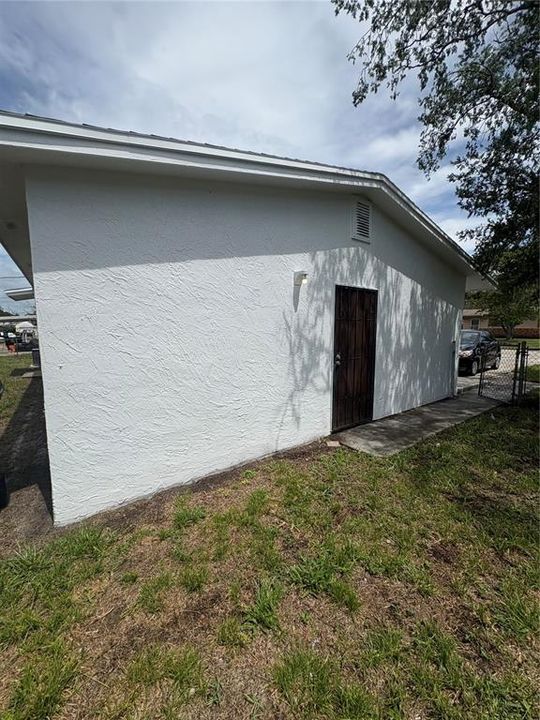 For Sale: $285,000 (4 beds, 2 baths, 1176 Square Feet)