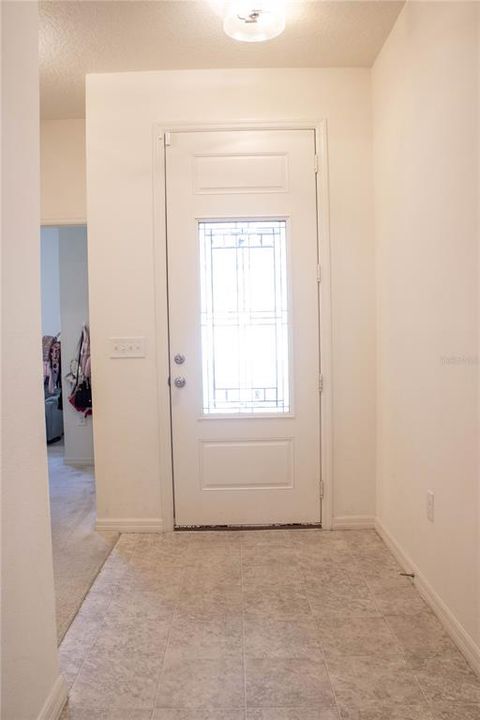 Activo con contrato: $324,900 (4 camas, 2 baños, 1701 Pies cuadrados)
