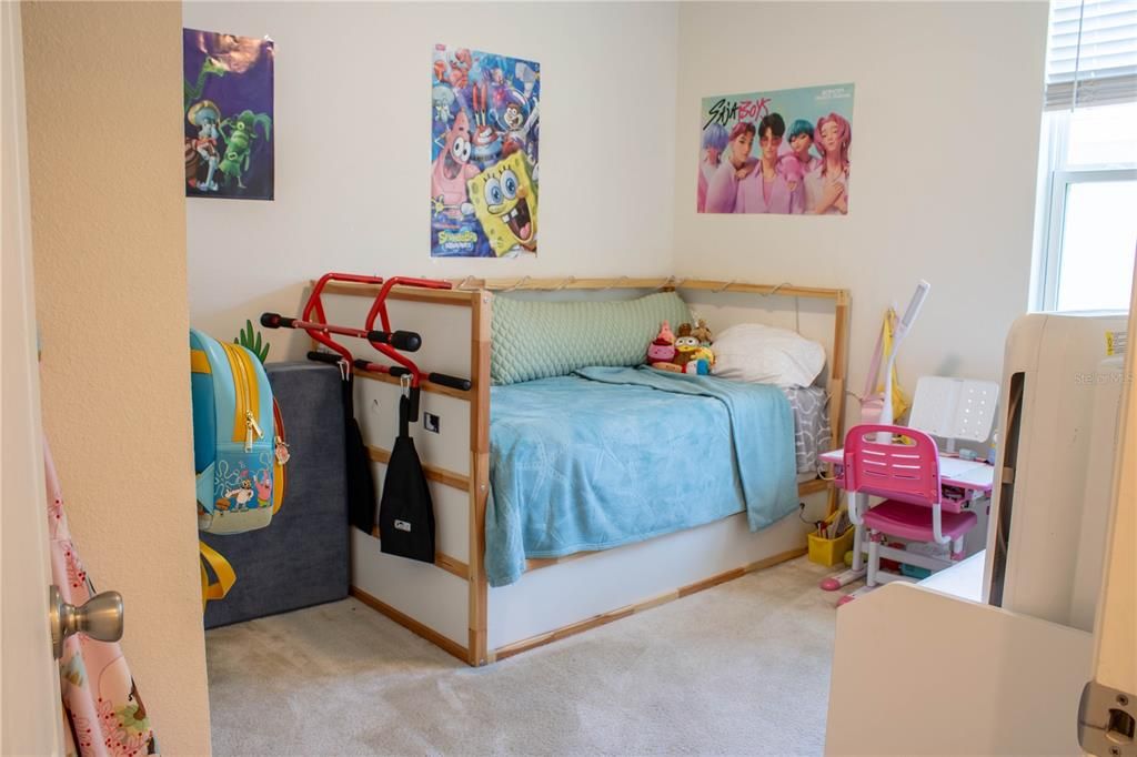 Activo con contrato: $324,900 (4 camas, 2 baños, 1701 Pies cuadrados)