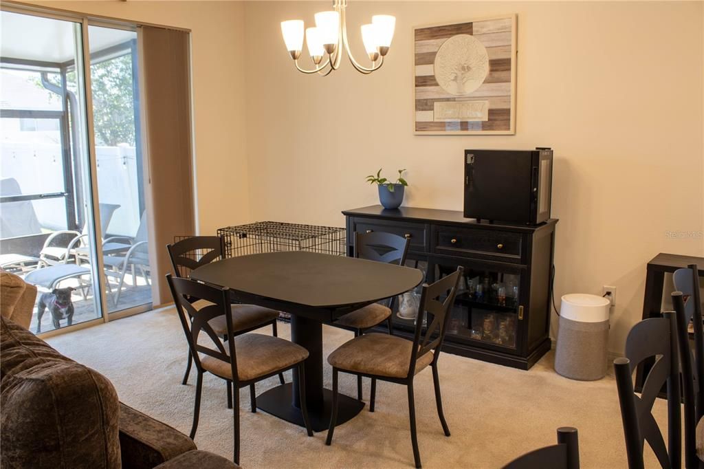 Activo con contrato: $324,900 (4 camas, 2 baños, 1701 Pies cuadrados)