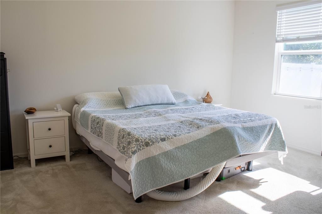 Activo con contrato: $324,900 (4 camas, 2 baños, 1701 Pies cuadrados)