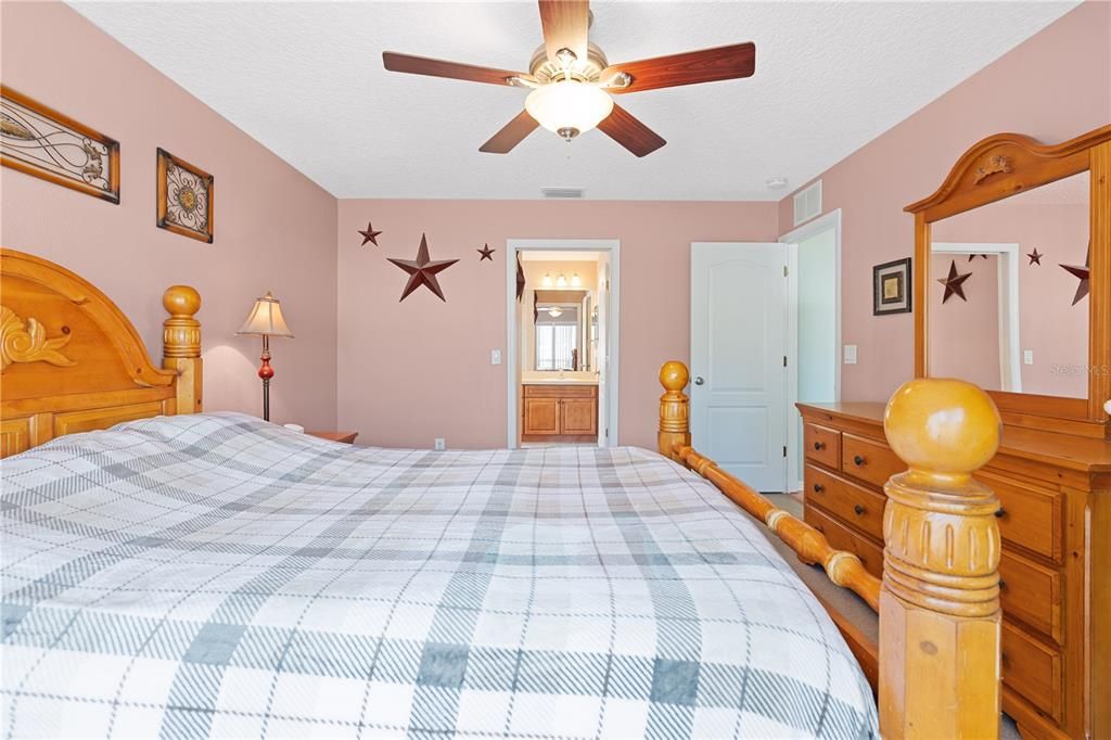 Activo con contrato: $315,000 (3 camas, 2 baños, 1310 Pies cuadrados)