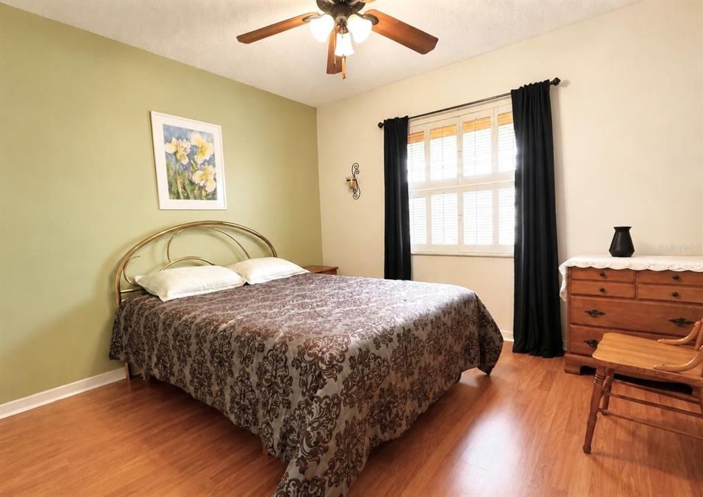 For Sale: $159,900 (2 beds, 2 baths, 1185 Square Feet)