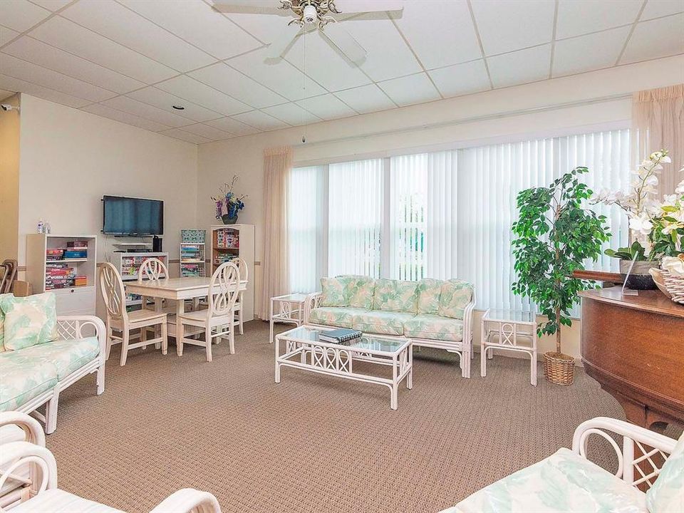 For Sale: $159,900 (2 beds, 2 baths, 1185 Square Feet)
