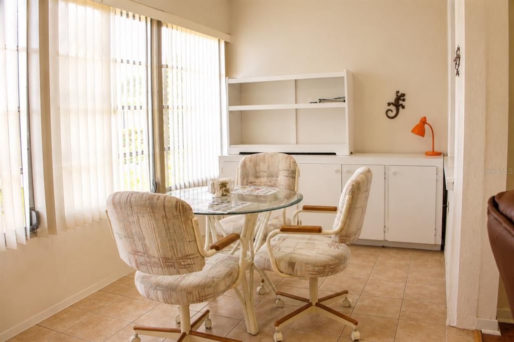 For Sale: $159,900 (2 beds, 2 baths, 1185 Square Feet)