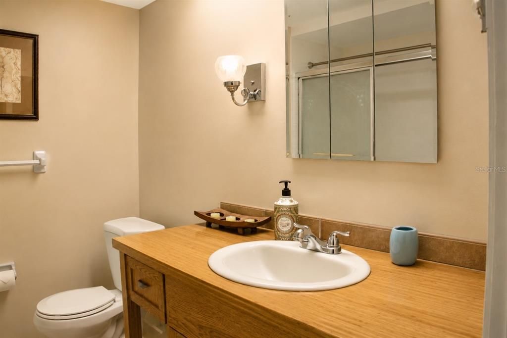 For Sale: $159,900 (2 beds, 2 baths, 1185 Square Feet)