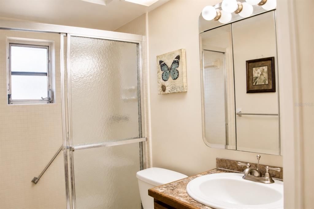 For Sale: $159,900 (2 beds, 2 baths, 1185 Square Feet)