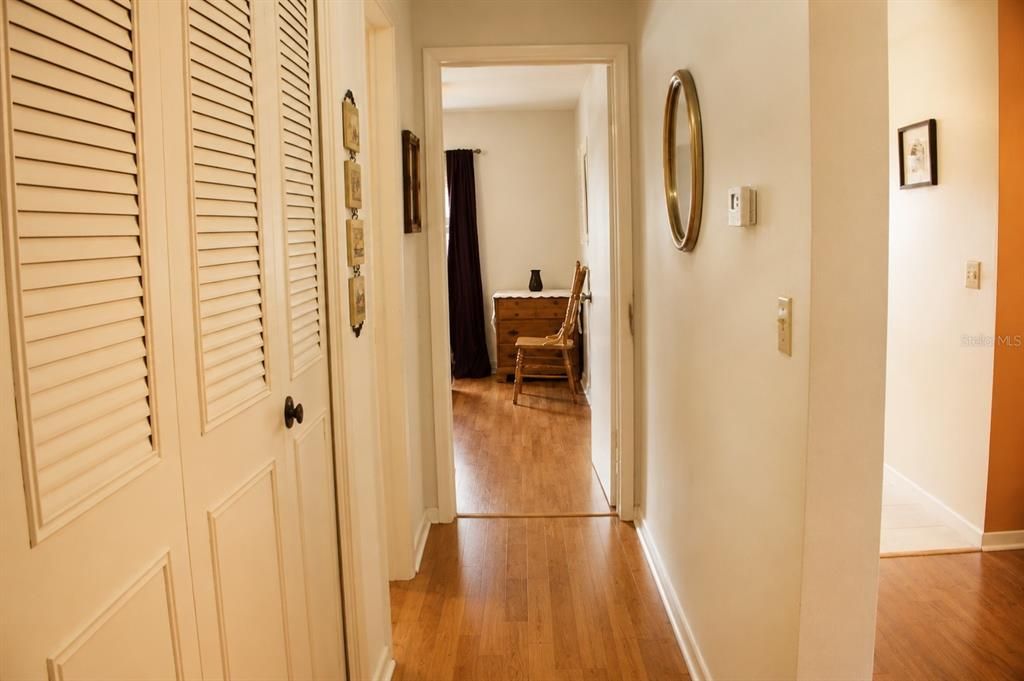 For Sale: $159,900 (2 beds, 2 baths, 1185 Square Feet)