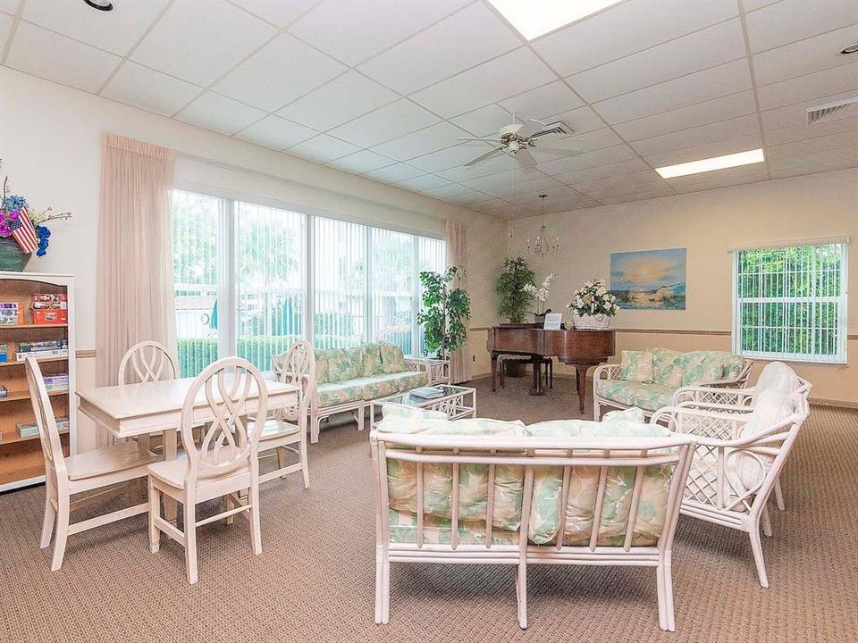 For Sale: $159,900 (2 beds, 2 baths, 1185 Square Feet)