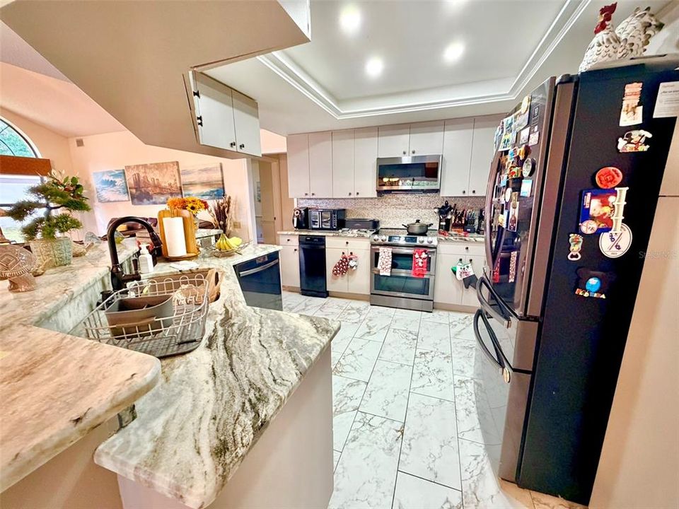 En Venta: $729,900 (3 camas, 3 baños, 2403 Pies cuadrados)