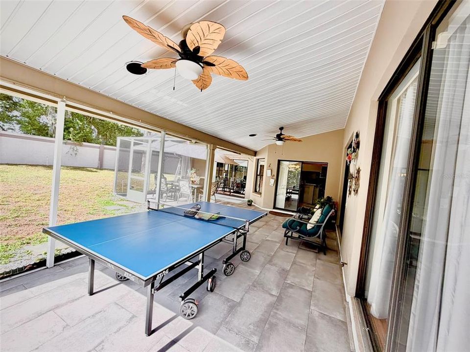 En Venta: $729,900 (3 camas, 3 baños, 2403 Pies cuadrados)