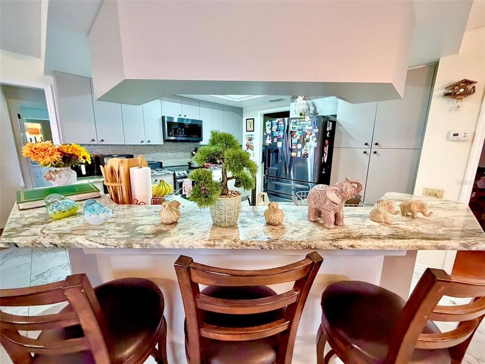 En Venta: $729,900 (3 camas, 3 baños, 2403 Pies cuadrados)