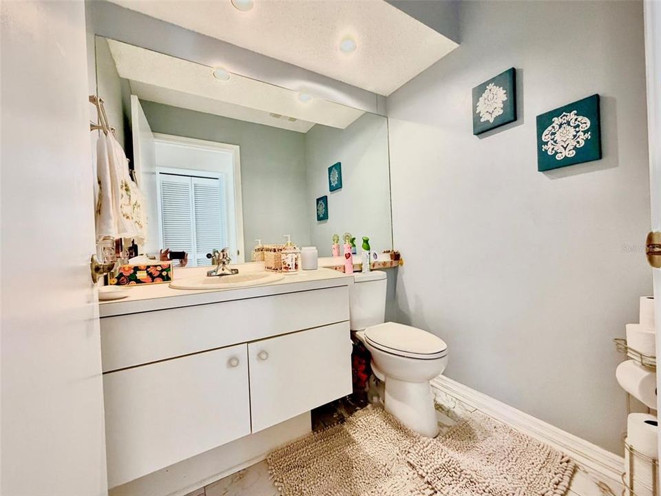 En Venta: $729,900 (3 camas, 3 baños, 2403 Pies cuadrados)