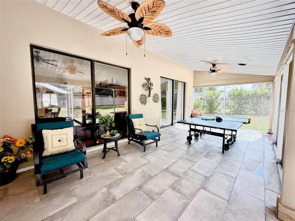 En Venta: $729,900 (3 camas, 3 baños, 2403 Pies cuadrados)