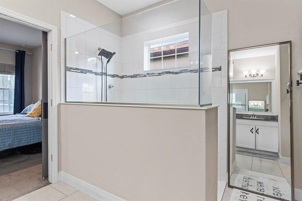 For Rent: $5,200 (5 beds, 3 baths, 2579 Square Feet)