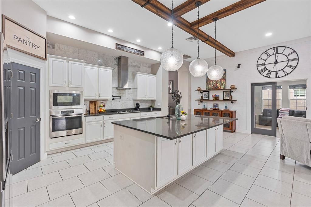 For Rent: $5,200 (5 beds, 3 baths, 2579 Square Feet)